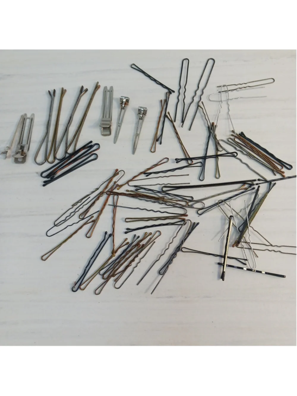 Lot Of Vintage Hair Pins And Bobby Pins Clips As Seen In Photos Beautician Retro